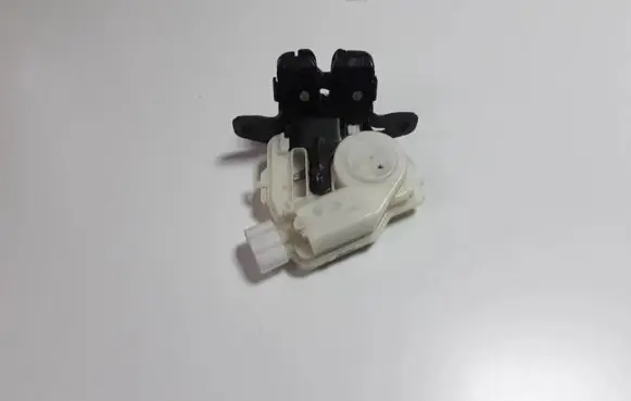 Toyota Yaris Loading door lock 