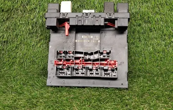 Volkswagen Golf IV Power management control unit 3C0937049AE