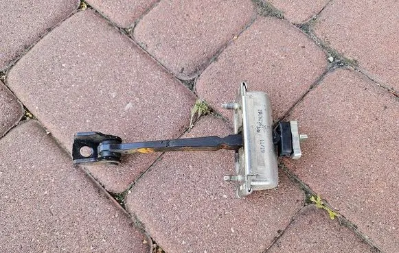 Opel Corsa E Rear door check strap stopper 13181961-