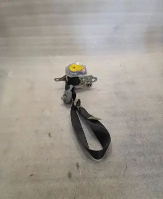 Toyota RAV 4 (XA20) Front seatbelt 7L7040P 166792