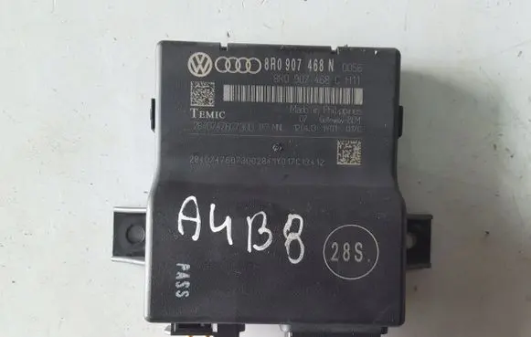 Audi A4 S4 B8 8K Gateway control module 8R0907468N