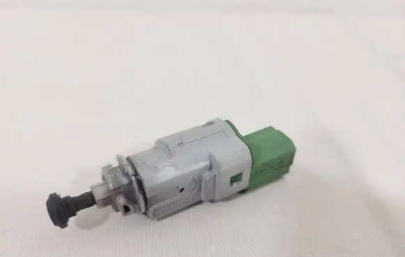 Dacia Sandero Clutch pedal sensor 8200276360