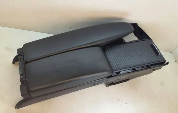 Mercedes-Benz C W204 Armrest A2046800639