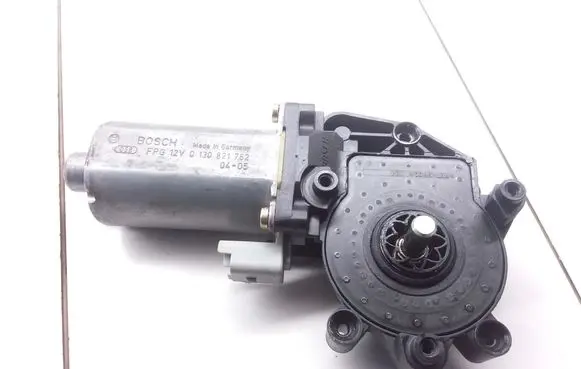 Citroen Berlingo Front door window regulator motor 0130821762