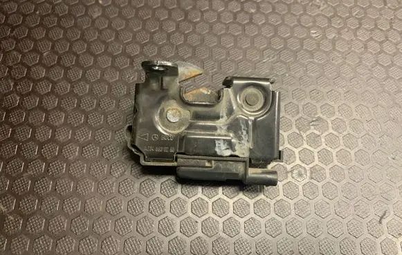 Mercedes-Benz C W204 Engine bonnet/hood lock/catch A2048800260 0308