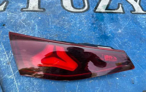 Tailgate rear/tail lights