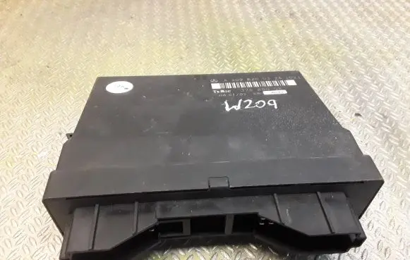 Mercedes-Benz CLK A209 C209 Central body control module 2098200326 A2098200326
