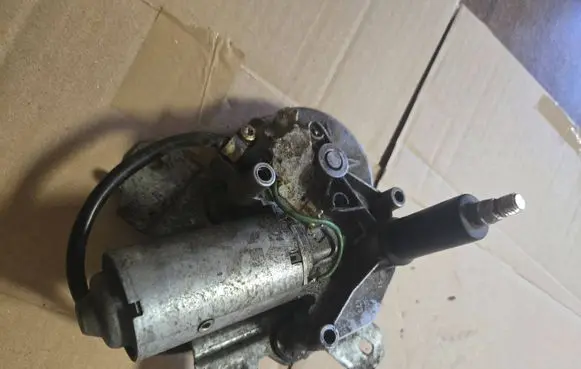 Nissan Terrano Rear window wiper motor