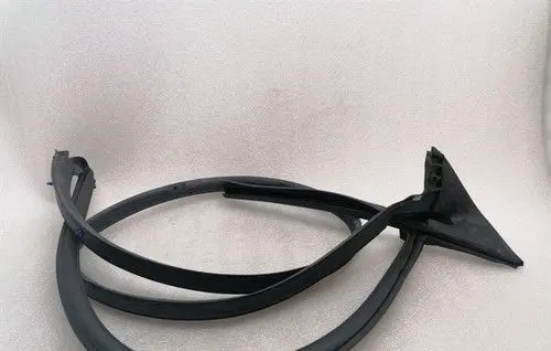 Audi R8 4S Front door rubber seal 4S0837911