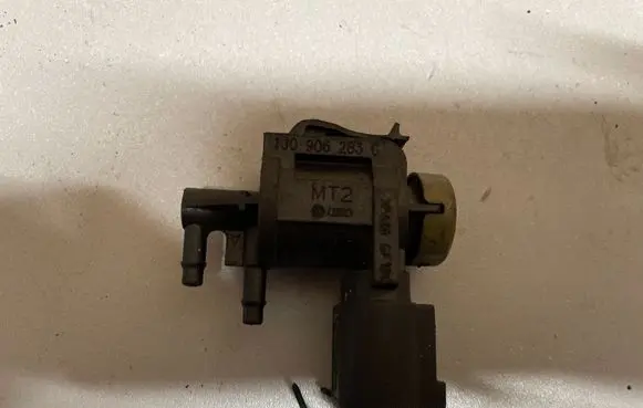 Volkswagen PASSAT B6 Vacuum valve 1J0906283C