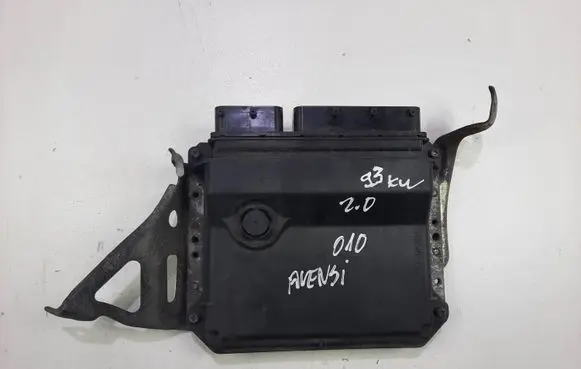 Toyota Avensis T270 Engine control unit/module 8966105D22