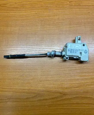 Volkswagen PASSAT B5.5 Central locking motor 3B0959782