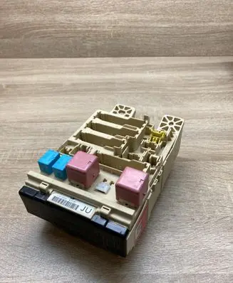 Lexus RX 330 - 350 - 400H Fuse module 073107JU