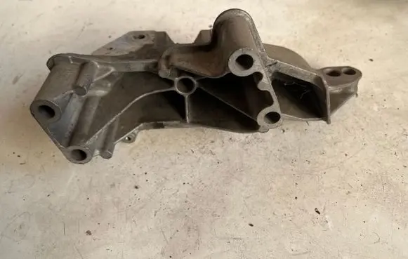 Volkswagen Golf IV Engine mounting bracket 036199275E