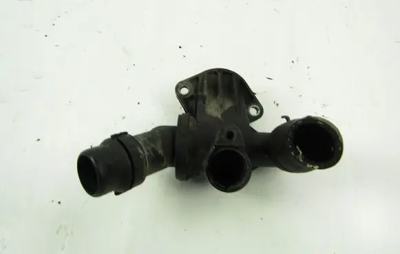 Audi A4 S4 B7 8E 8H Thermostat housing 06D121111G