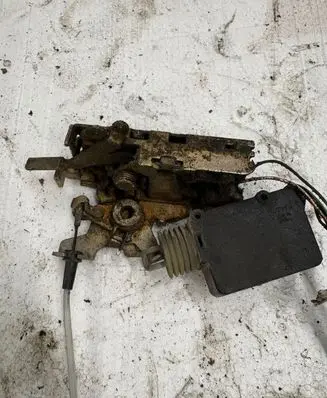 Volkswagen II LT Front door lock 40620576 081997