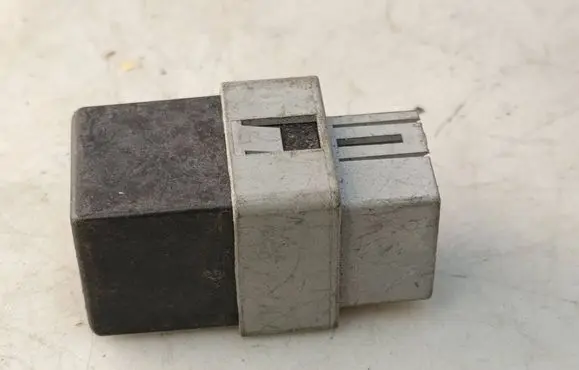 Mitsubishi Carisma Other relay MB953394 72HM100