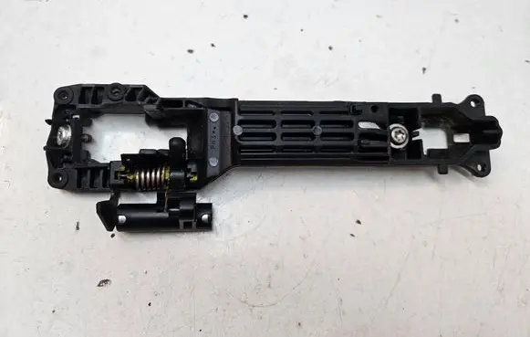 Suzuki Grand Vitara II Loading door exterior handle/bracket 