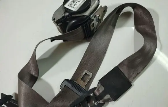 Audi A6 S6 C6 4F Front seatbelt 040335