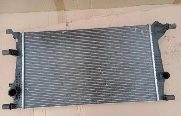 Renault Megane III Coolant radiator 214100057R