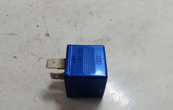 Audi A4 S4 B5 8D Other relay 8A0951253 899587
