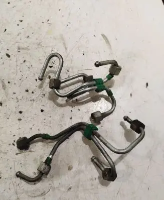 Fuel injector supply line/pipe