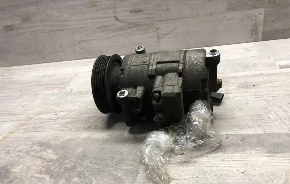 Volkswagen Golf VI Air conditioning (A/C) compressor (pump) 14T8