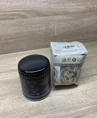 Audi A4 S4 B7 8E 8H Oil filter cover 078115561J
