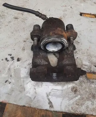Volkswagen Polo IV 9N3 Front brake caliper