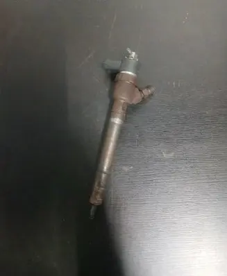Volvo XC90 Fuel injector 30750283