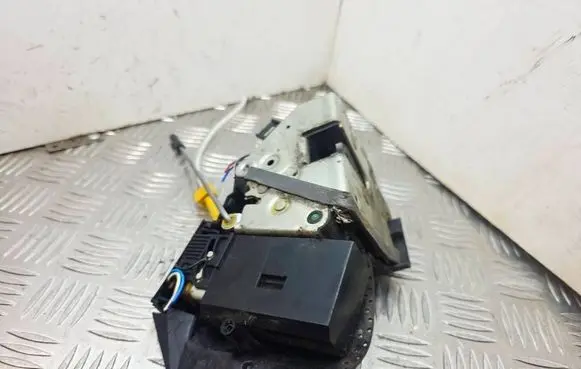 BMW 5 E39 Front door lock 8352164 67118352164
