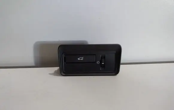 Land Rover Evoque I Tailgate/trunk/boot open switch BJ3211654BB