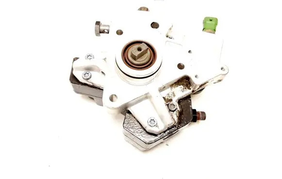 Volvo V70 Fuel injection high pressure pump 30756125