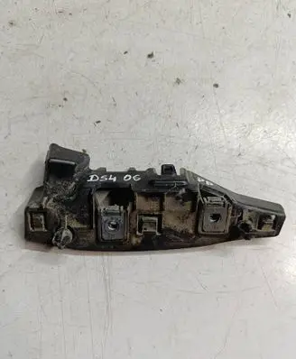 Front bumper mounting bracket