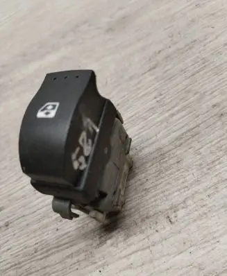 Renault Espace - Grand espace IV Electric window control switch 28082