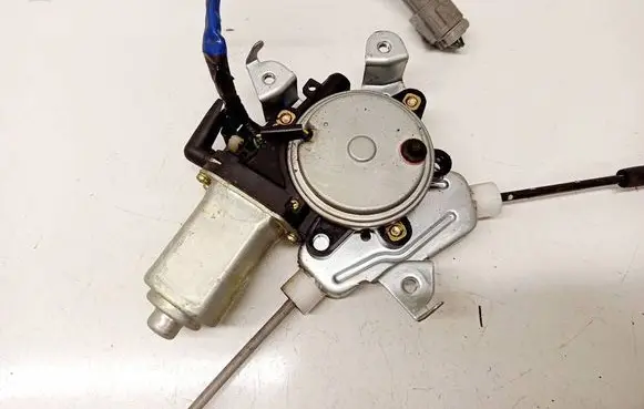 Nissan X-Trail T30 Front door window regulator motor 807318H301