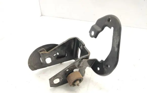Toyota RAV 4 (XA30) Engine mounting bracket