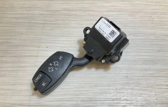 BMW 5 E60 E61 Indicator stalk 6924103 0110672006