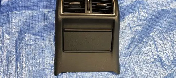Infiniti Q50 Rear air vent grill 