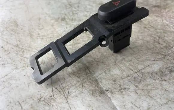 Mitsubishi Pajero Sport I Hazard light switch Mr117578