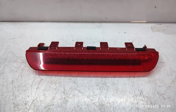 KIA Sportage Third/center stoplight 6252