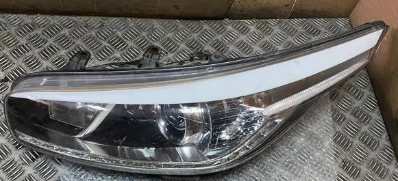 KIA Ceed Headlight/headlamp 92101A2020