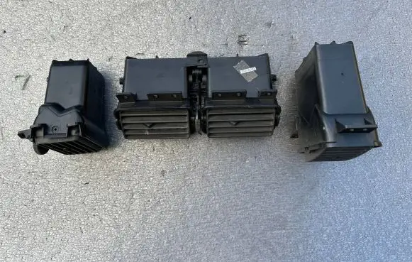 Nissan Patrol Y61 Dash center air vent grill 68750VB000 68761VB000 68760VB000