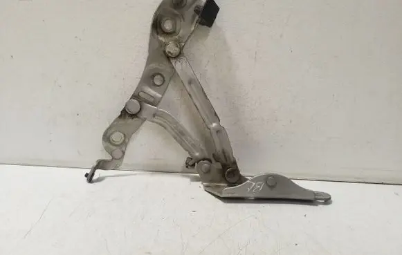 Volvo S60 Tailgate/trunk/boot hinge 8643500