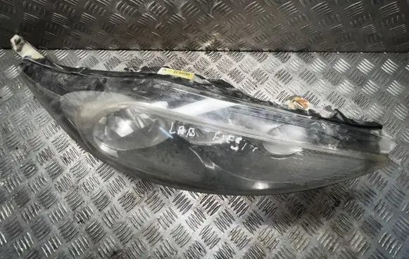 Ford Fiesta Headlight/headlamp 8A6113W029AF 24704502