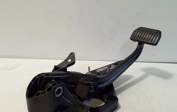Land Rover Discovery Sport Brake pedal GJ322D094DA