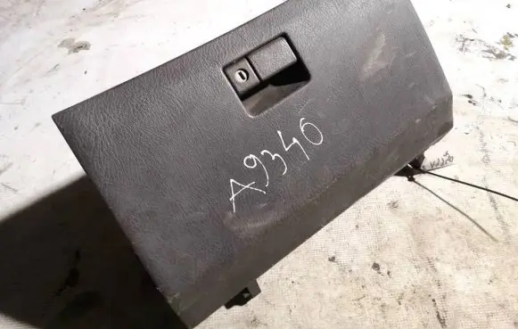 Glove box