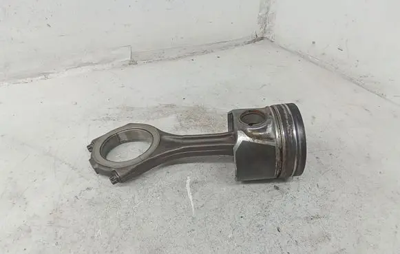 Volkswagen Touareg I Piston with connecting rod