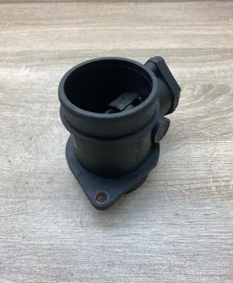 Volkswagen PASSAT B4 Mass air flow meter 037906461A