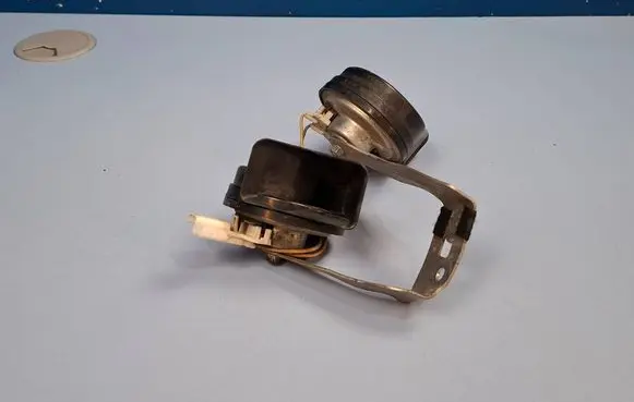Peugeot 5008 II Horn signal 9815870780